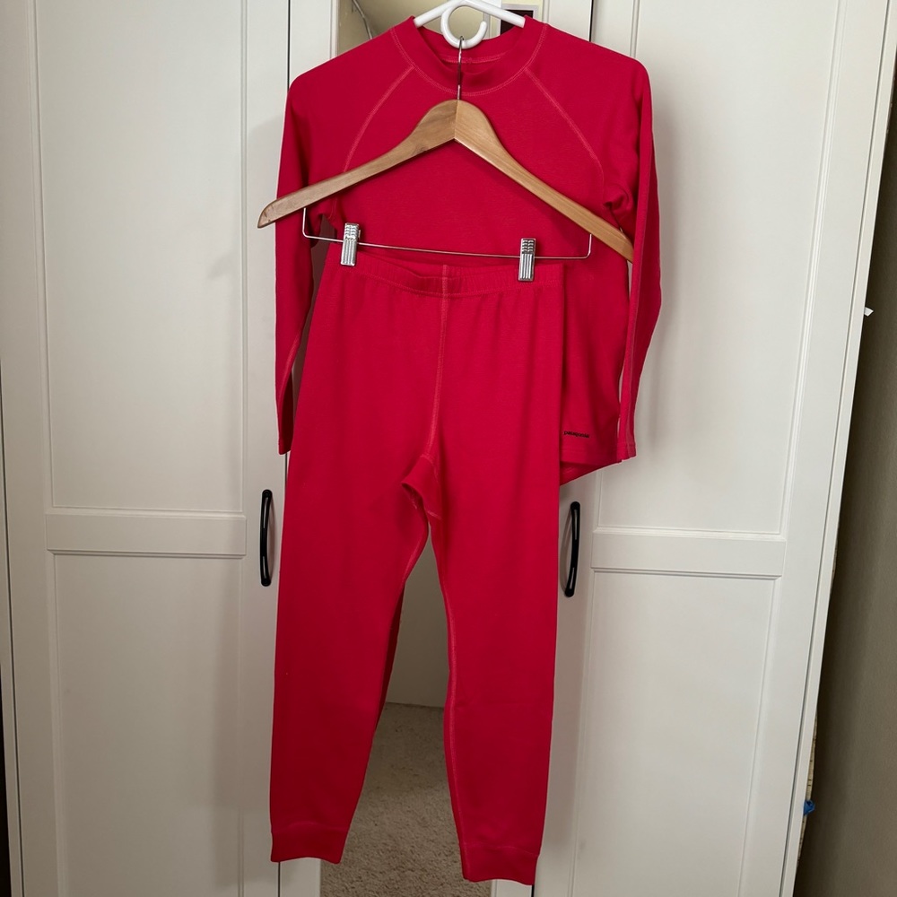 Patagonia Girls Midweight Capilene Crew and Pants baselayer set, size M